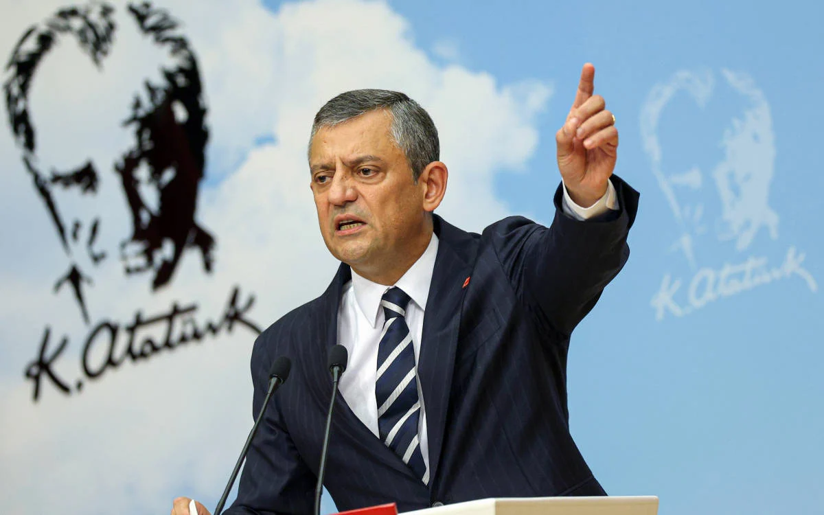 Özel’den Mustafa Bozbey’in gözaltına alınmasına tepki