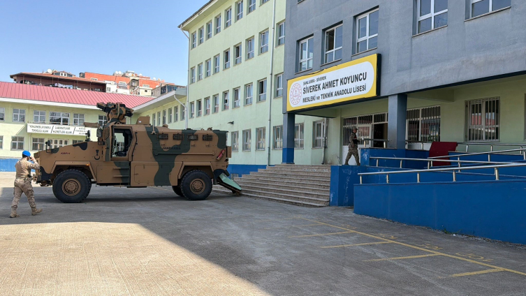 Okulda Dehşet – 16 Yaralı