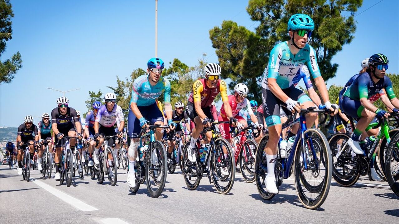 EGE’DE TRAFİK KİLİT, PEDALLAR ZİRVE İÇİN DÖNÜYOR! MARMARİS-FETHİYE HATTI DEV ORGANİZASYONLA KAPANIYOR