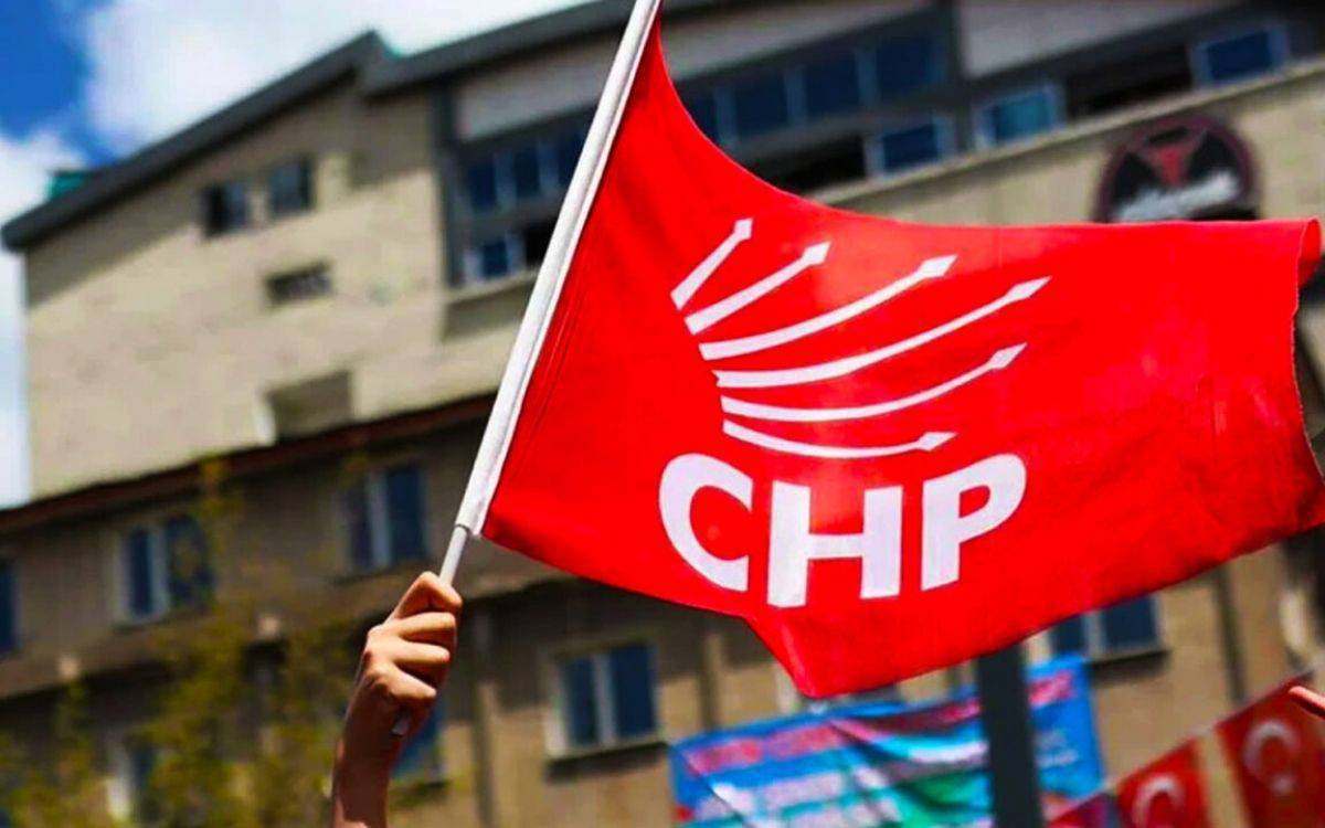 “CHP’de 12 Saatlik Deprem: Mahkemenin ‘Yok Hükmünde’ Kararı Sonrası Genel Merkez ve Örgütlerde Sıcak Saatler”